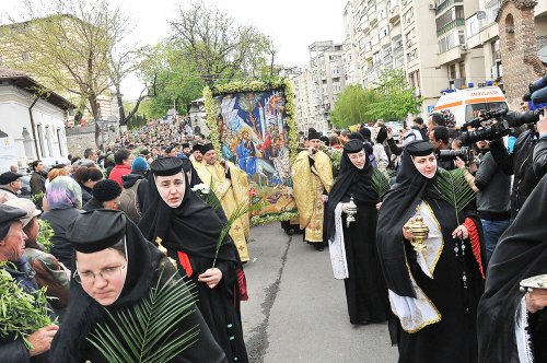 Tradiţionala procesiune din ajunul praznicului Floriilor Poza 72888