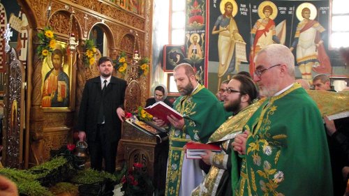 Hram la Biserica Flora din Iaşi Poza 72826