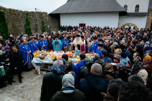 Prezenţă arhierească la Hadâmbu Poza 72777