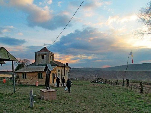 Lumină pentru biserica din Tăuteşti Poza 72749