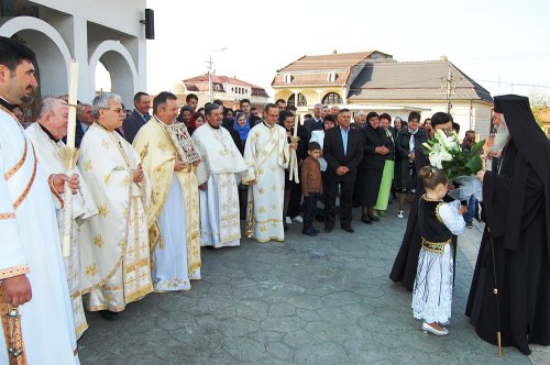 Slujiri şi vizite pastorale ale ierarhilor bănăţeni Poza 72682