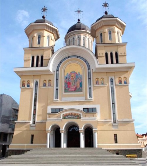 Lumina Crucii se arată în slava Învierii Poza 72615