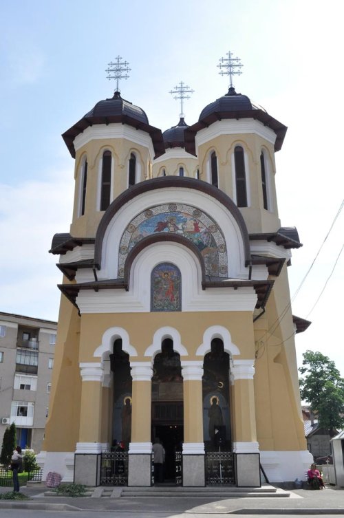 Praznicul Sfântului Mare Mucenic Gheorghe în Mitropolia Olteniei Poza 72506