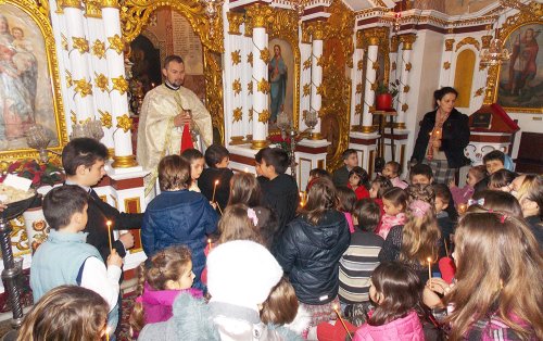 Copiii aduc Biserica în centrul vieţii comunitare Poza 72465