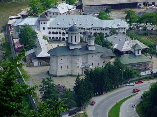 Mănăstirea Lainici îşi serbează ocrotitorul Poza 72375