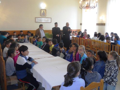 Copiii din familii nevoiaşe, în atenţia Arhiepiscopiei Sibiului Poza 72302