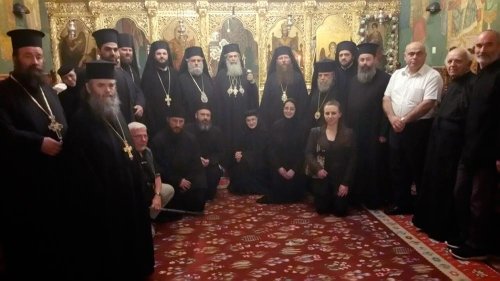 Patriarhul Ierusalimului la hramul Aşezământului Românesc din Cetatea Sfântă Poza 72258