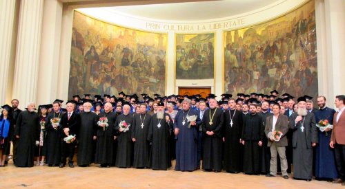 Festivitate de absolvire la Facultatea de Teologie clujeană Poza 72028