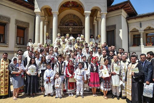 Prăznuire liturgică şi evenimente culturale de ziua Catedralei Patriarhale Poza 71955