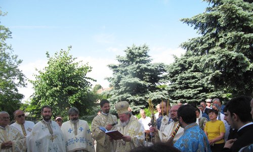 Biserica din Albeşti Muru a fost resfinţită Poza 71889