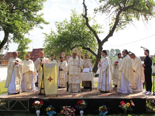 Sfinţiri şi binecuvântări arhiereşti în Transilvania Poza 71882