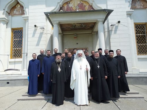 Permanenţa Consiliului eparhial al Arhiepiscopiei Bucureştilor, în şedinţă săptămânală de lucru la Mănăstirea Pasărea Poza 71870