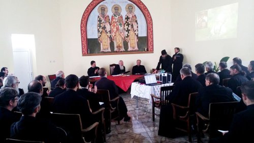 Conferinţa „Misiunea parohiei şi a mănăstirii azi“, la Huedin Poza 71838