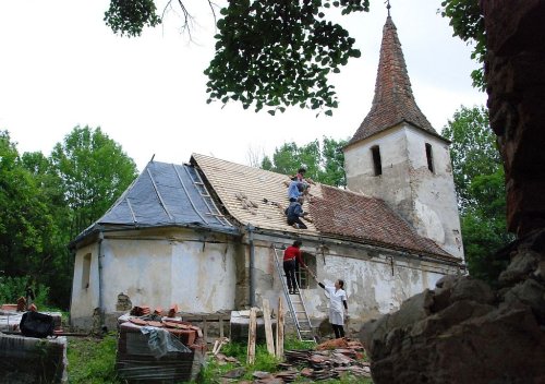 Biserica din Gherdeal, renovată printr-un parteneriat între instituţii Poza 71783