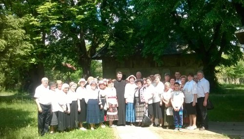 Enoriaşii Parohiei „Sfântul Ilie“ din Târgu Neamţ, în pelerinaj Poza 71723