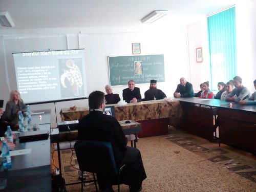 Simpozion cu teme religioase la Colegiul „Aurel Vijoli“ din Făgăraş Poza 71727
