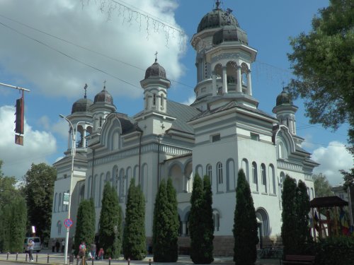 Liturghie arhierească la Catedrala Unirii Naţionale din Rădăuţi   Poza 71259