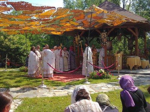 Slujire arhierească la Mănăstirea Icoana Poza 71166