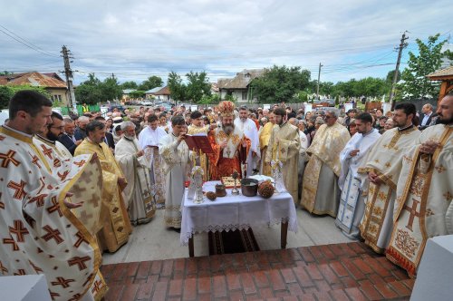 Sfințire de biserică la Bordenii Mici Poza 71119