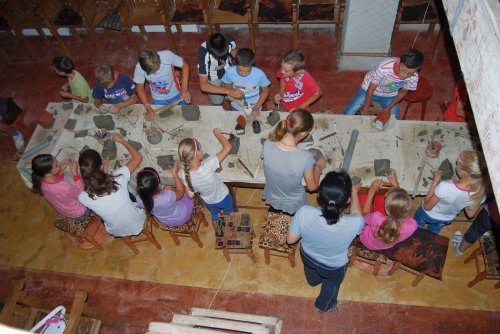 Tainele Culturii Cucuteni, în mâinile copiilor din Cornet Poza 70855