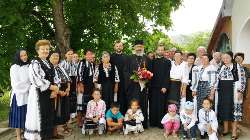 IPS Arhiepiscop Irineu a efectuat vizite canonice în Protopopiatul Alba Iulia Poza 70811