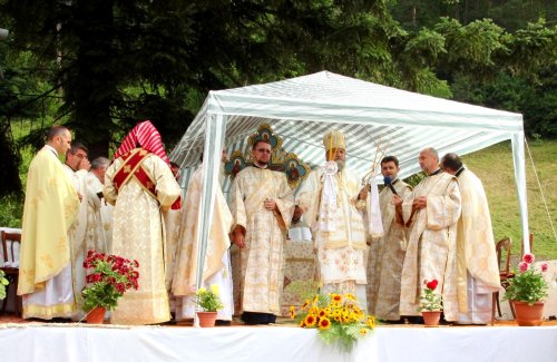 Târnosiri şi slujiri arhiereşti în Transilvania Poza 70809