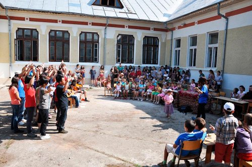 Copii din Basarabia în tabără la Săvineşti Poza 70730