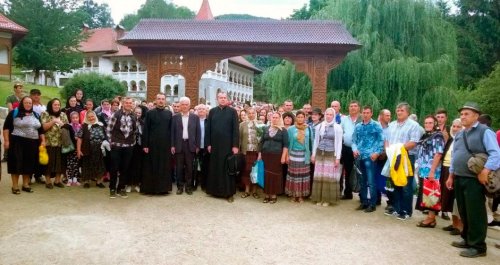 Pelerini năsăudeni la Prislop Poza 70720