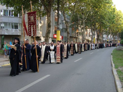 Procesiuni în cinstea Sfântului Pantelimon Poza 70599