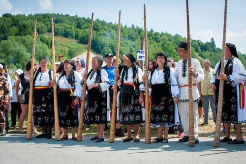 Târgul de Fete de pe Muntele Găina Poza 70596