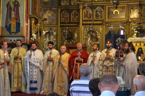 Parohia „Sfântul Nicolae” - Tabacu şi-a sărbătorit ocrotitorul Poza 70397