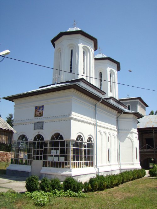 Biserica fostei  Mănăstiri Morunglavu Poza 70180