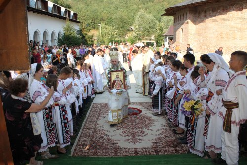 Hramul Mănăstirii  Cârlomănești din județul Galați Poza 70181