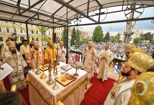 Liturghie solemnă și distincții  pentru organizatori Poza 69793