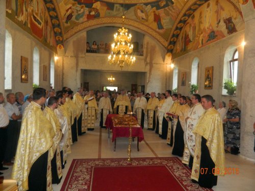 Liturghie şi filantropie în Parohia Podu Vadului, Prahova Poza 69718