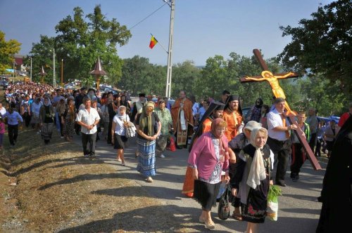 „Drumul Crucii“ la Hadâmbu, de Înălţarea Sfintei Cruci Poza 69674