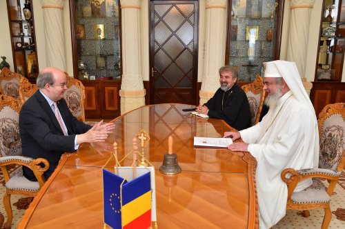 Noul ambasador al Regatului Unit al Marii Britanii şi Irlandei de Nord, în vizită de prezentare  la Patriarhia Română Poza 69586