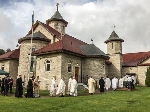 Sfințirea bisericii românești din Troy, Michigan Poza 69489