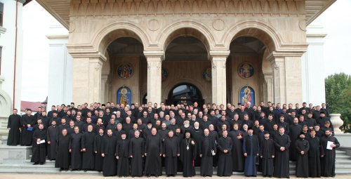 Preoţii din judeţul Buzău în conferinţă de toamnă Poza 69187