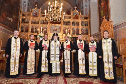 Noi duhovnici în Arhiepiscopia Târgoviştei Poza 69163