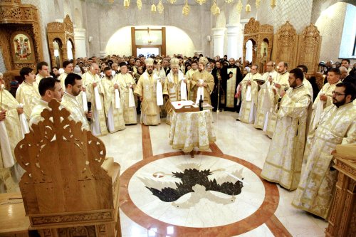 „Catedrala Copiilor” din Buzău a fost târnosită Poza 68993