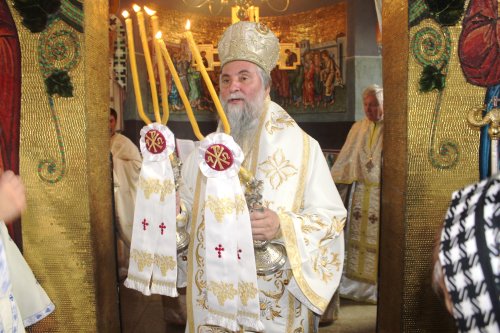 Biserica „Sfântul Nicodim” din Craiova a fost sfinţită Poza 68789