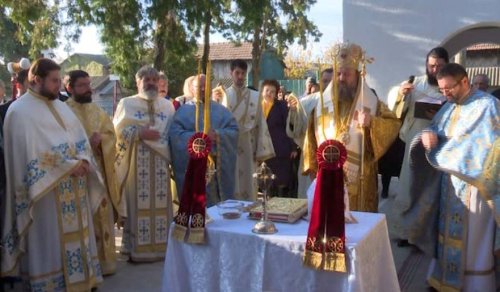 A fost resfinţită biserica din parohia prahoveană Cireşanu Poza 68168