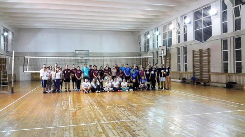 Campionat de volei pentru echipele parohiale Poza 68106