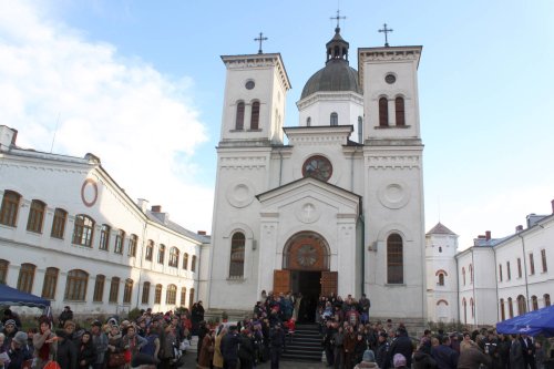 Mănăstirea Bistriţa vâlceană  îşi serbează ocrotitorul Poza 68111