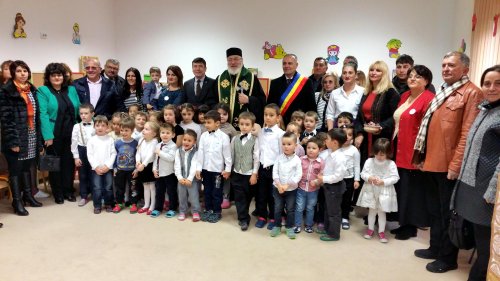 Un nou centru de zi pentru copii a fost sfinţit în Argeş Poza 67684