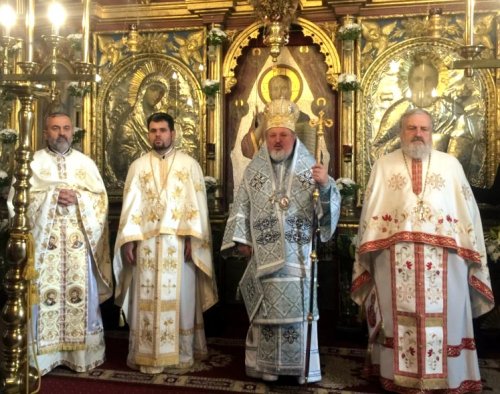 Biserica „Sfântul Spiridon” din Ploieşti şi-a sărbătorit ocrotitorul Poza 67632