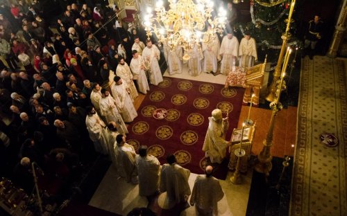 Naşterea Domnului, sărbătorită la Iaşi prin Liturghie arhierească Poza 67354