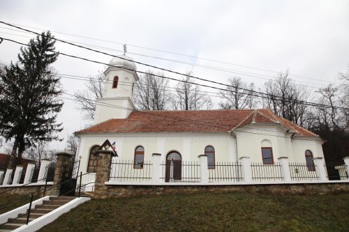 Biserica din Arini, centru al vieţii comunitare Poza 66797