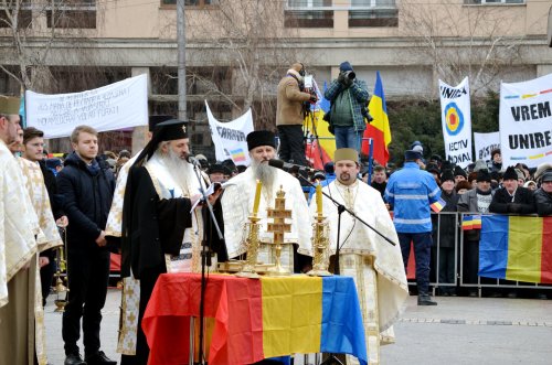 Mii de români s-au prins în horă de ziua Unirii Principatelor Poza 66222